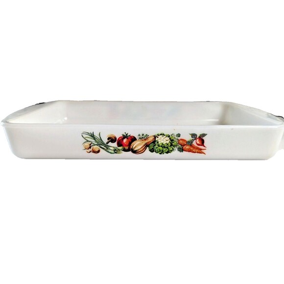 Glasbake Vegetable Medley J-2026 Lasagna Pan Baker 3-qt Milk Glass Vintage 1970s - Picture 1 of 8